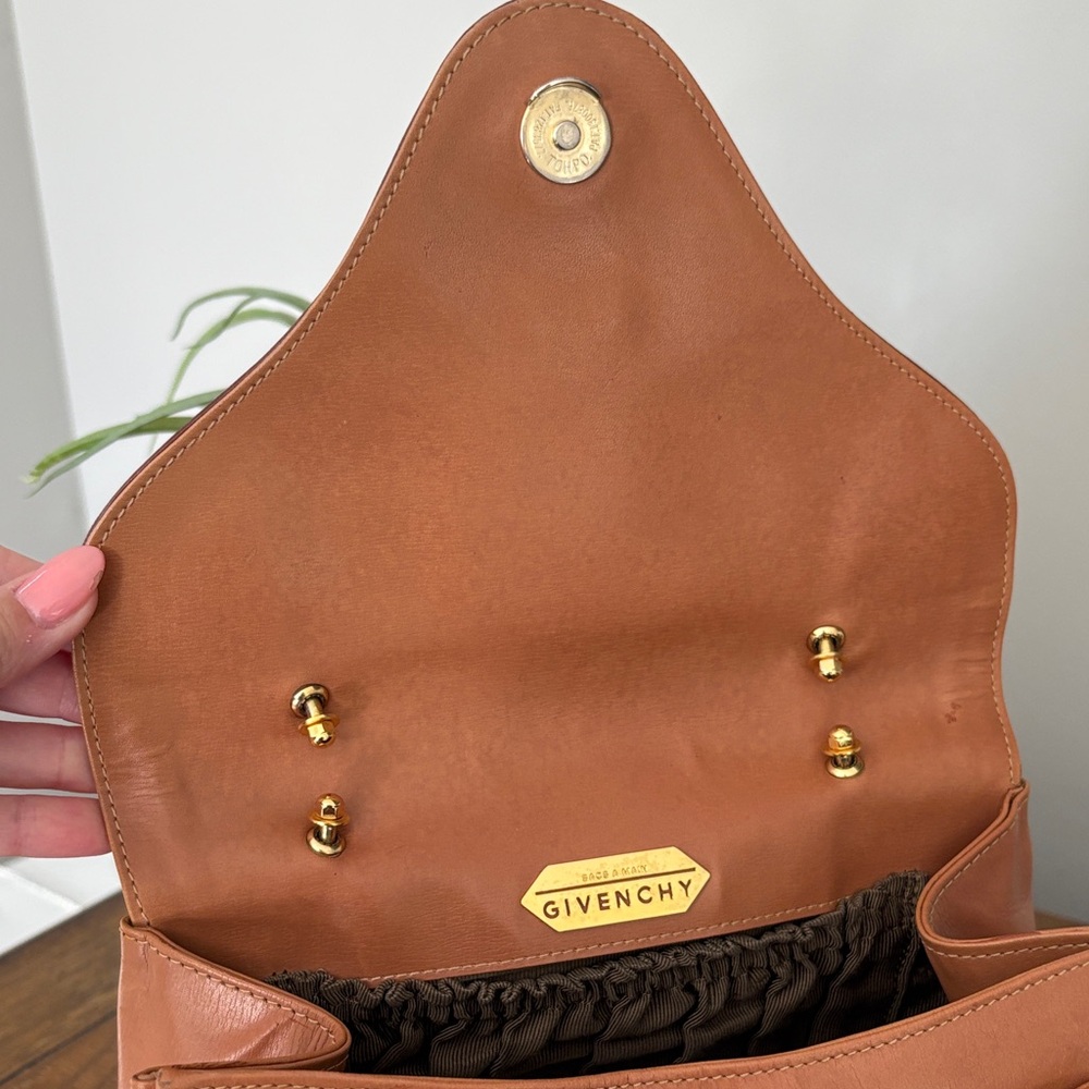 Givenchy Vintage Tan Leather Handbag with gold hardware - Picture 10 of 16
